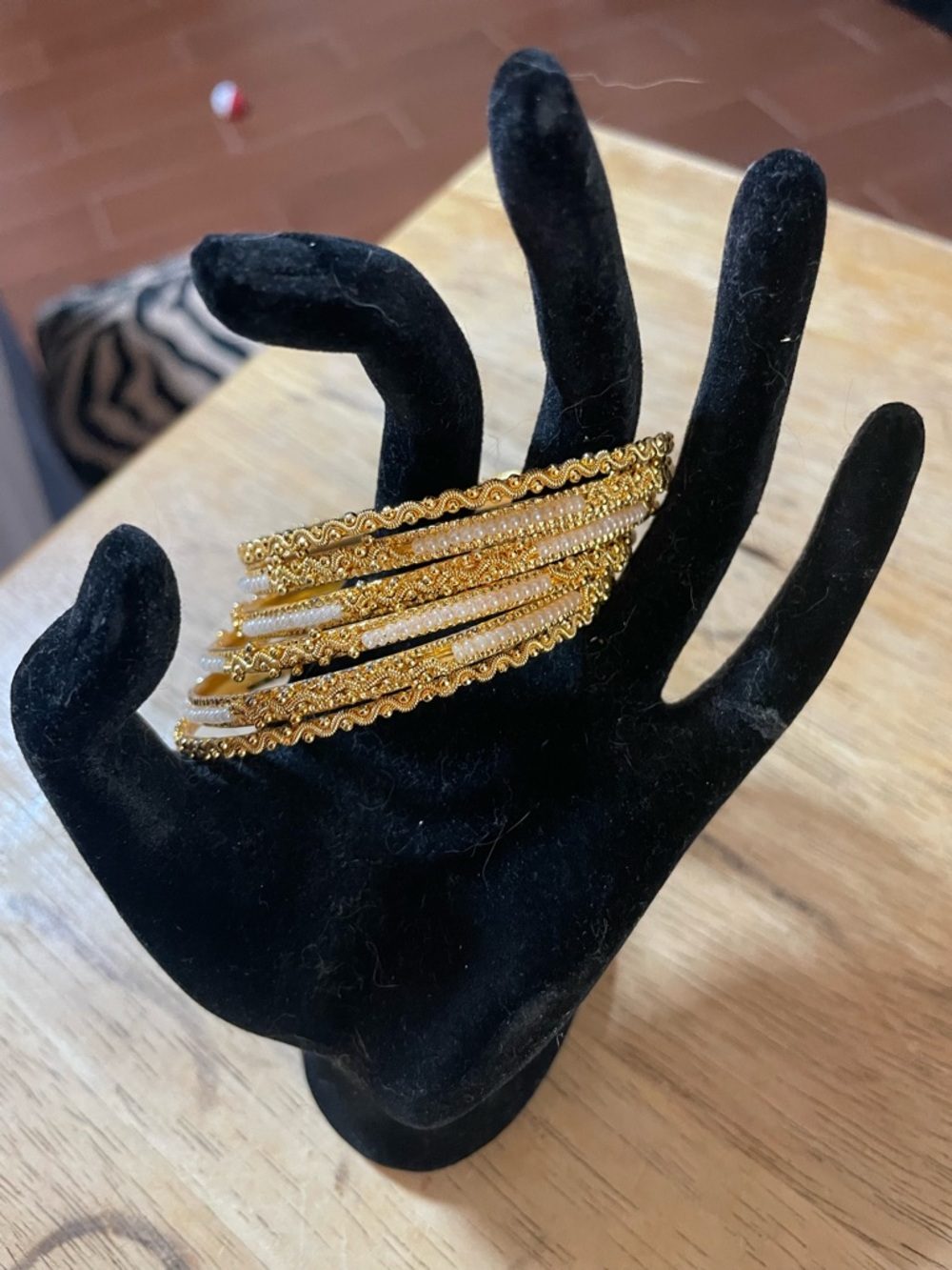 Bangle bracelet set of 6 gold tone white seed beads 7 inches approximately small - Picture 13 of 16